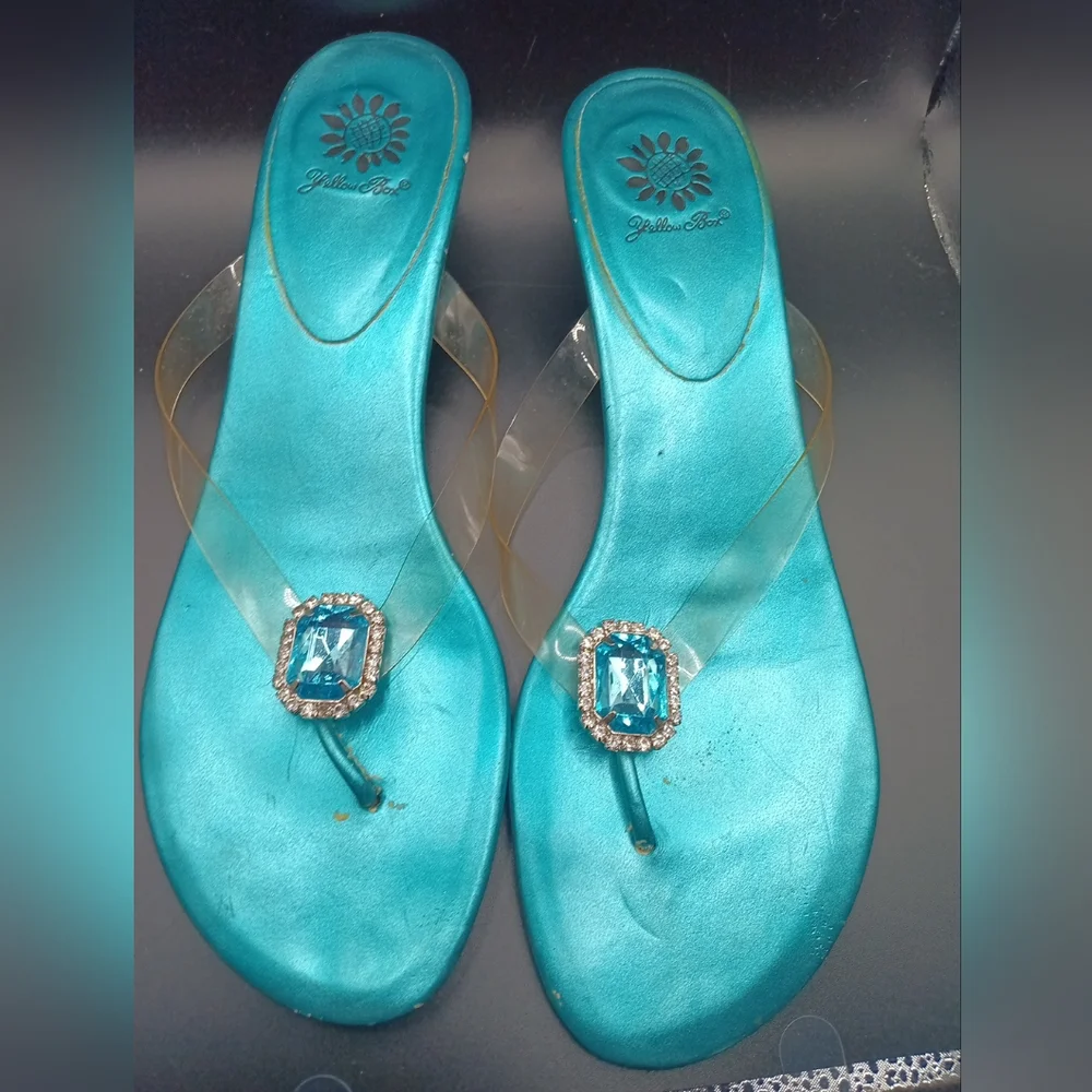 GUC Yellow Box Turquoise Thong Rhinestones 8.5 Sandals!! - Picture 3 of 10